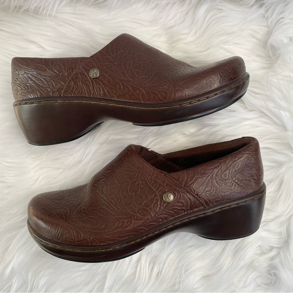 Klogs 7 Brown Tooled Leather Shoes Embossed Floral Nurse Slip-Resistant Clogs